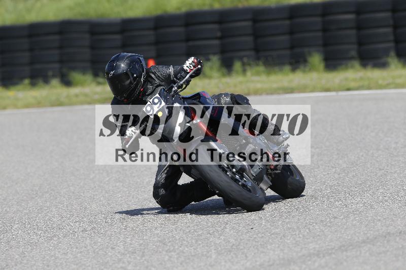 Archiv-2025/09 22.04.2025 Cornu Master School ADR/rot-rouge/99